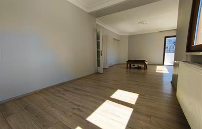 İçerenköy en nezih yerinde site içi yenilenmiş satılık 3+1 daire