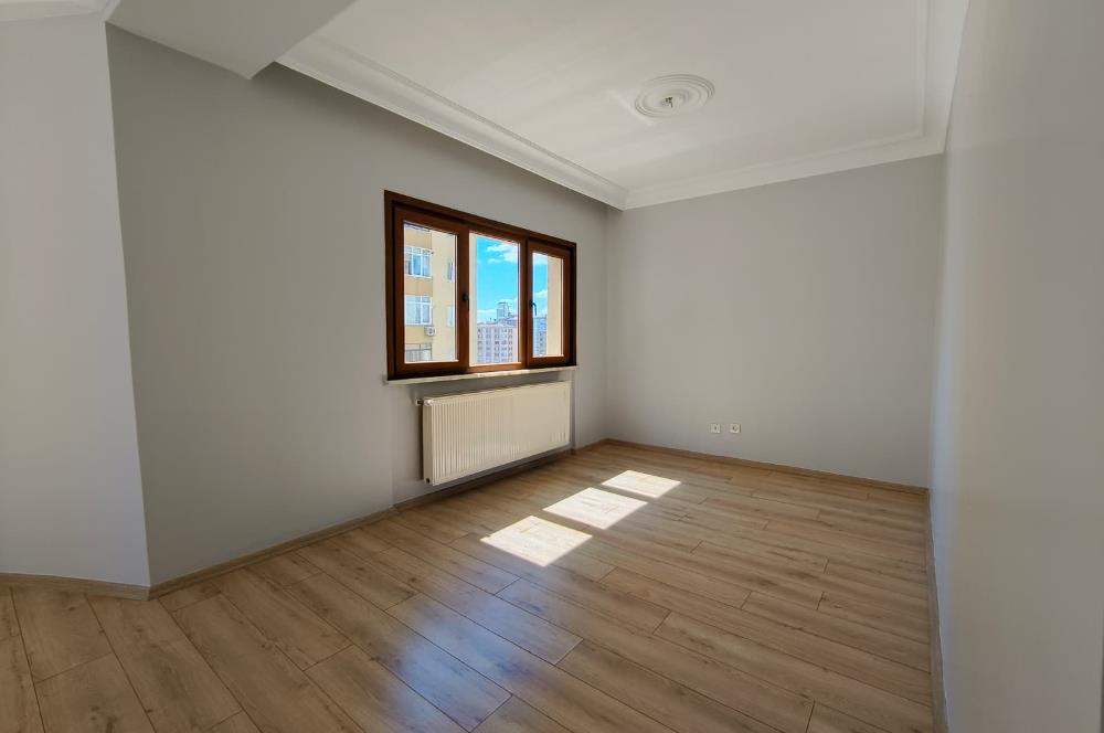 İçerenköy en nezih yerinde site içi yenilenmiş satılık 3+1 daire