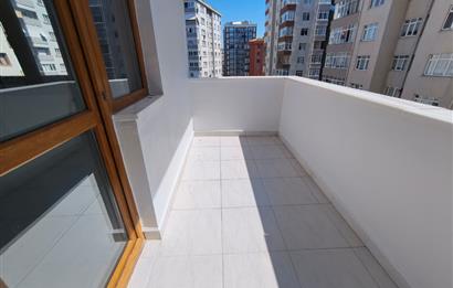 İçerenköy en nezih yerinde site içi yenilenmiş satılık 3+1 daire