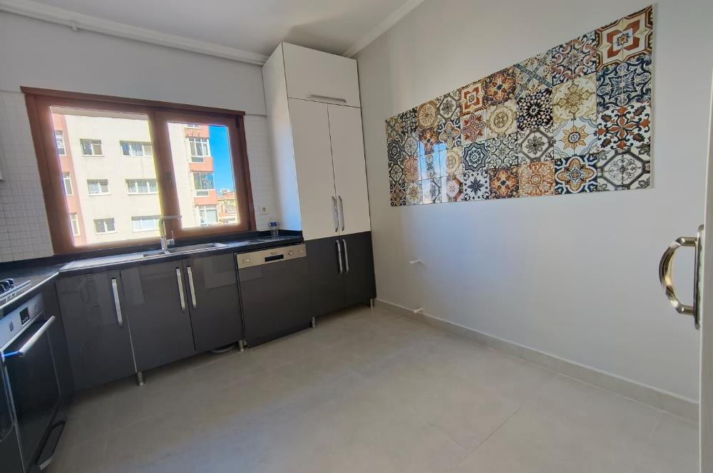 İçerenköy en nezih yerinde site içi yenilenmiş satılık 3+1 daire