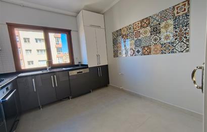 İçerenköy en nezih yerinde site içi yenilenmiş satılık 3+1 daire
