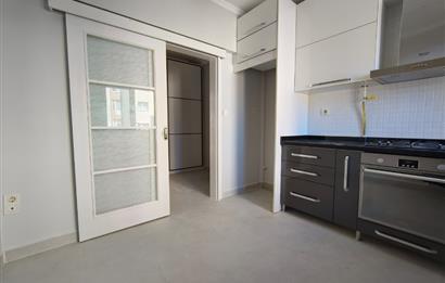 İçerenköy en nezih yerinde site içi yenilenmiş satılık 3+1 daire