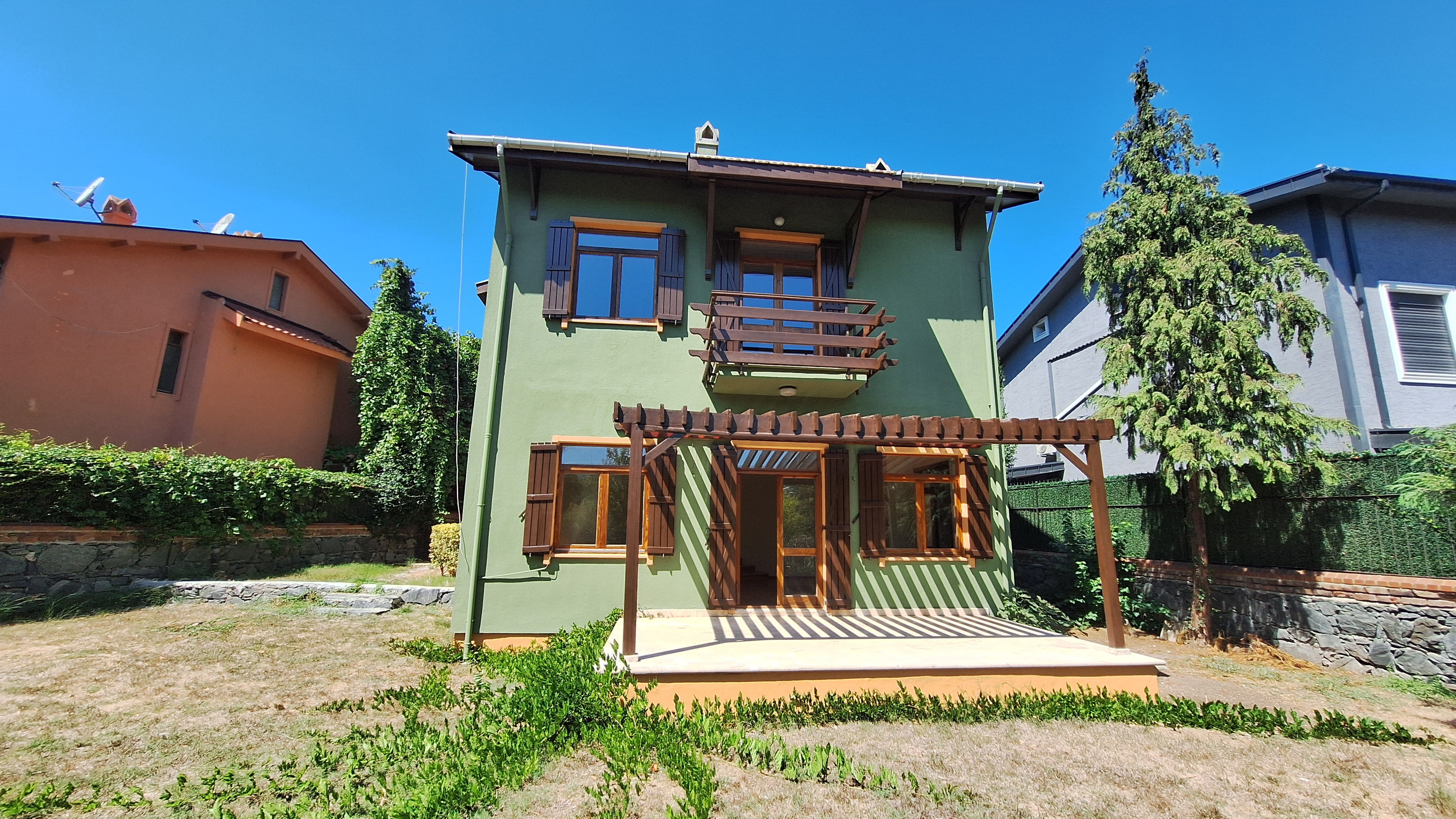 ZEKERİYAKÖY MERKEZ'DE KİRALIK TAM MÜSTAKİL KOZA VİLLASI 5+2