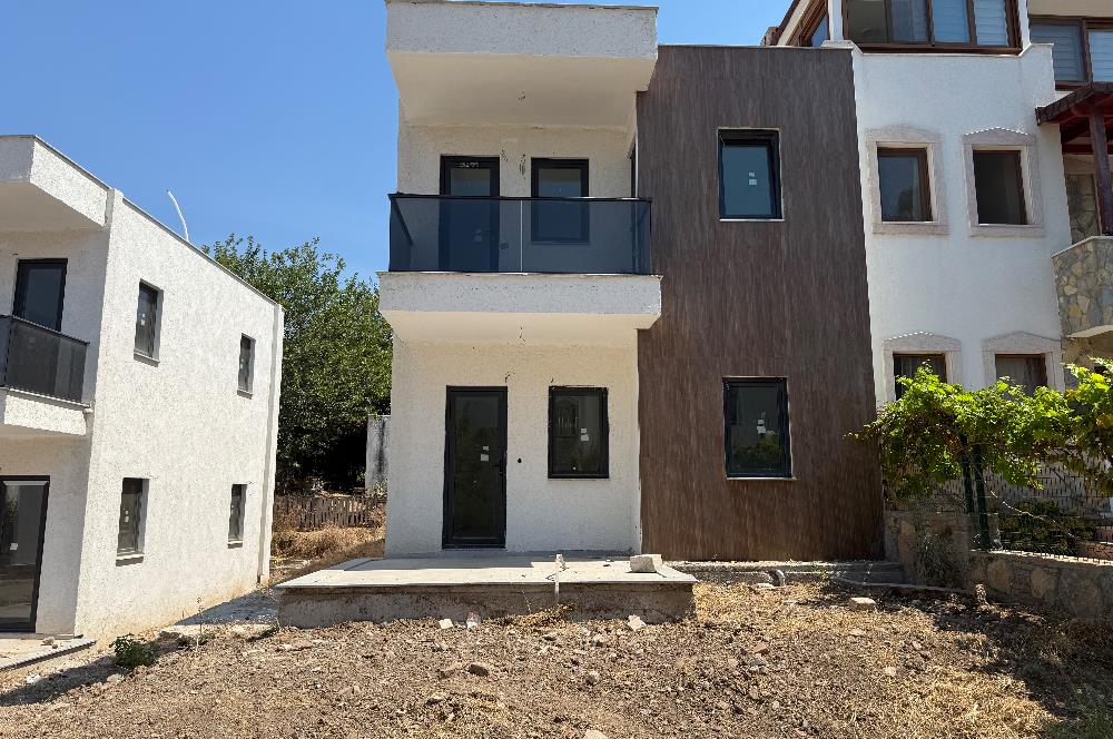 Gümüşlük Çukurbük Halk Plajına 500m Yürüme Yakınlığında Müstakil Havuzlu Yeni Dubleks 3+1 Villa