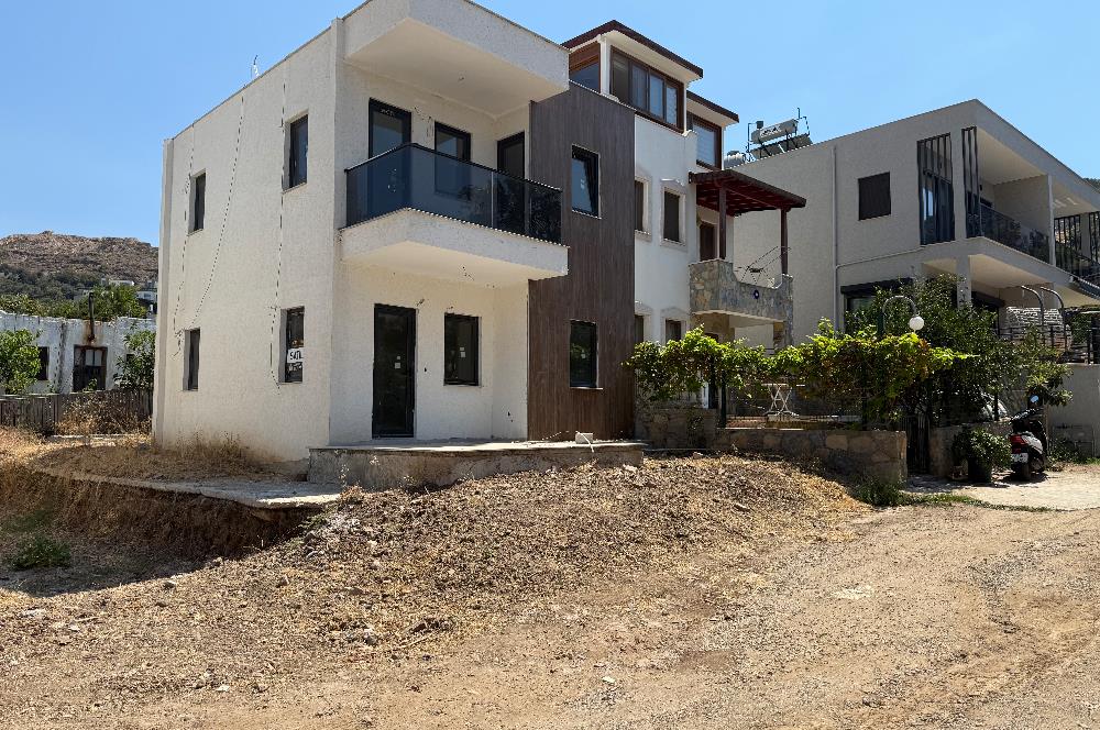 Gümüşlük Çukurbük Halk Plajına 500m Yürüme Yakınlığında Müstakil Havuzlu Yeni Dubleks 3+1 Villa