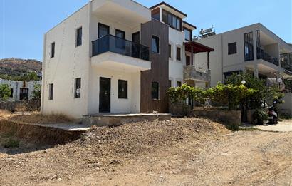 Gümüşlük Çukurbük Halk Plajına 500m Yürüme Yakınlığında Müstakil Havuzlu Yeni Dubleks 3+1 Villa