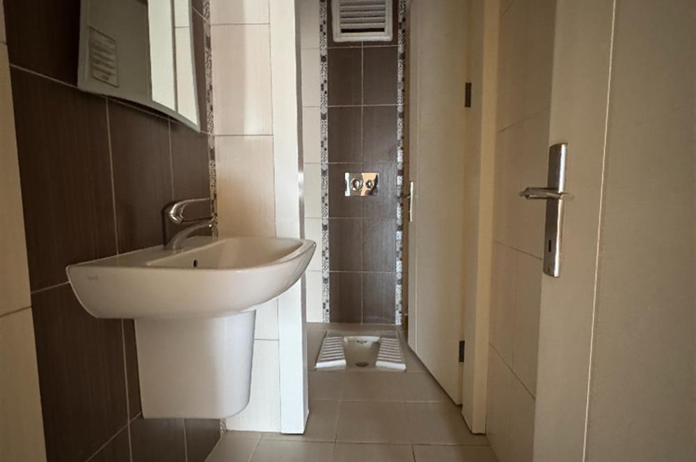 CENTURY 21'DEN ŞİRİNEVLER MAHALLESİNDE GENİŞ,KULLANIŞLI,FERAH