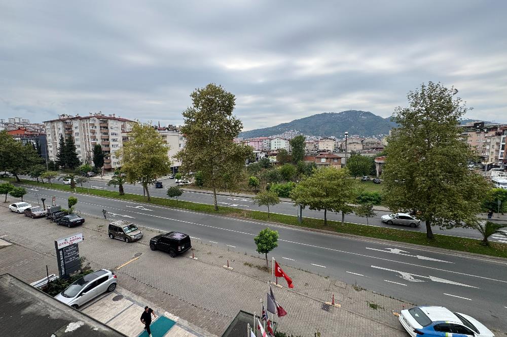 CENTURY 21'DEN ŞİRİNEVLER MAHALLESİNDE GENİŞ,KULLANIŞLI,FERAH