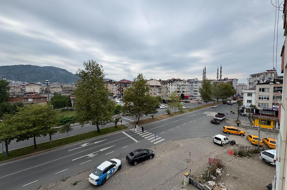 CENTURY 21'DEN ŞİRİNEVLER MAHALLESİNDE GENİŞ,KULLANIŞLI,FERAH