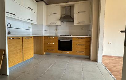 CENTURY 21'DEN ŞİRİNEVLER MAHALLESİNDE GENİŞ,KULLANIŞLI,FERAH
