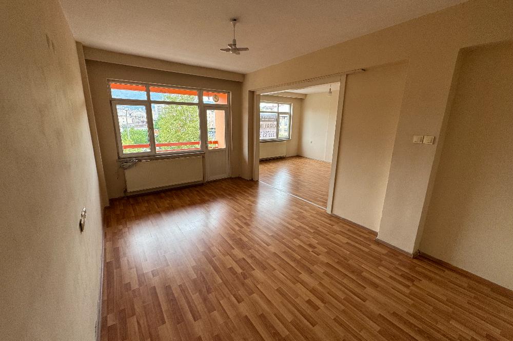 CENTURY 21'DEN ŞİRİNEVLER MAHALLESİNDE GENİŞ,KULLANIŞLI,FERAH