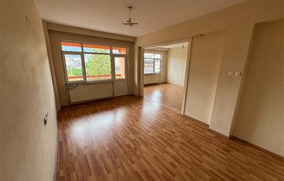 CENTURY 21'DEN ŞİRİNEVLER MAHALLESİNDE GENİŞ,KULLANIŞLI,FERAH