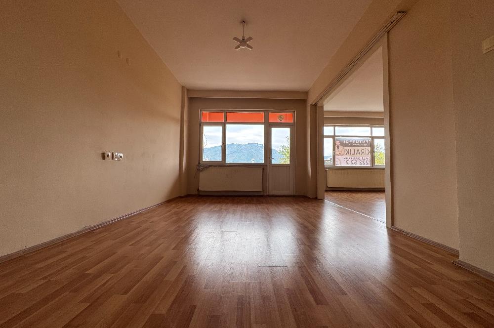 CENTURY 21'DEN ŞİRİNEVLER MAHALLESİNDE GENİŞ,KULLANIŞLI,FERAH