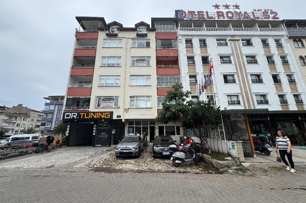 CENTURY 21'DEN ŞİRİNEVLER MAHALLESİNDE GENİŞ,KULLANIŞLI,FERAH