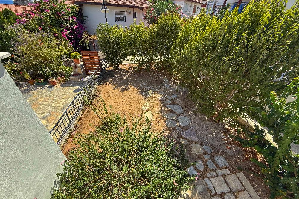 Datça Merkez'de Satılık Deniz Manzaralı Plaja 160m Bahçeli 1+1
