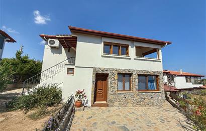 Datça Merkez'de Satılık Deniz Manzaralı Plaja 160m Bahçeli 1+1
