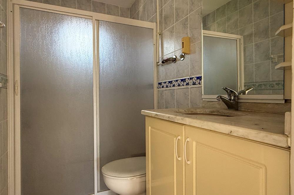 Datça Merkez'de Satılık Deniz Manzaralı Plaja 160m Bahçeli 1+1