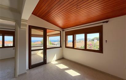 Datça Merkez'de Satılık Deniz Manzaralı Plaja 160m Bahçeli 1+1