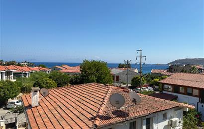 Datça Merkez'de Satılık Deniz Manzaralı Plaja 160m Bahçeli 1+1