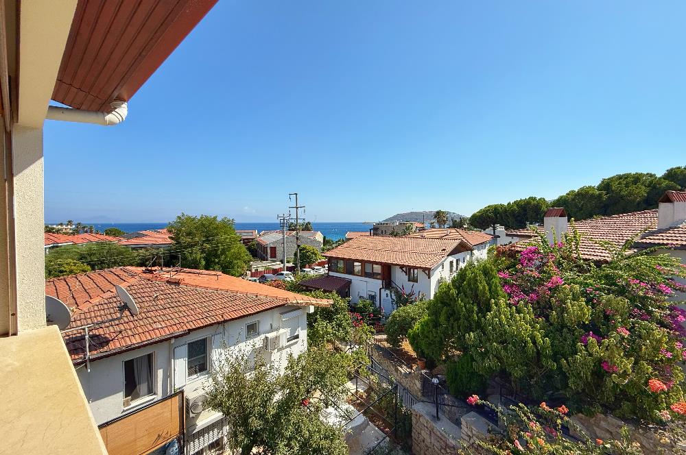 Datça Merkez'de Satılık Deniz Manzaralı Plaja 160m Bahçeli 1+1