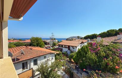 Datça Merkez'de Satılık Deniz Manzaralı Plaja 160m Bahçeli 1+1
