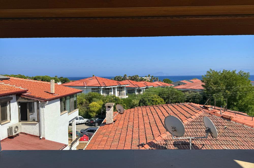 Datça Merkez'de Satılık Deniz Manzaralı Plaja 160m Bahçeli 1+1
