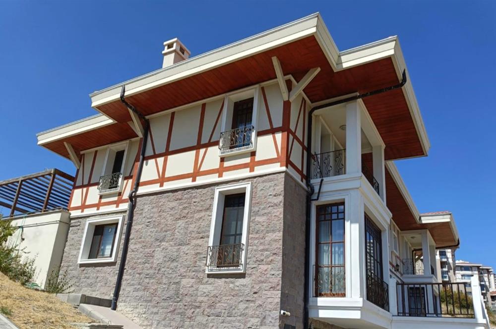 KUZEYKENT'TE 6+1 TERASLI SAUNALI BAHÇE İÇİNDE MUHTEŞEM VİLLA