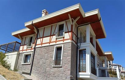 KUZEYKENT'TE 6+1 TERASLI SAUNALI BAHÇE İÇİNDE MUHTEŞEM VİLLA