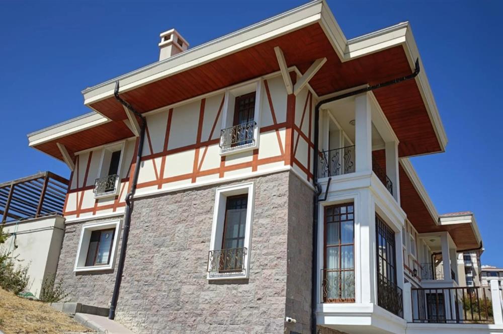 KUZEYKENT'TE 6+1 TERASLI SAUNALI BAHÇE İÇİNDE MUHTEŞEM VİLLA