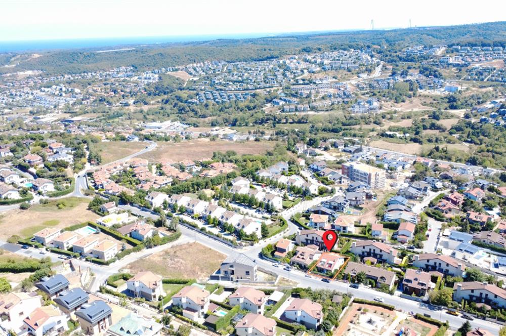 Zekeriyaköy Çarşıya Yakın Satılık 6+2 Müstakil Villa