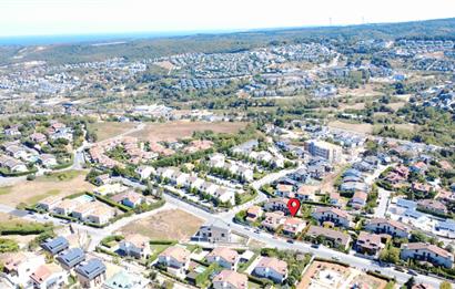 Zekeriyaköy Çarşıya Yakın Satılık 6+2 Müstakil Villa