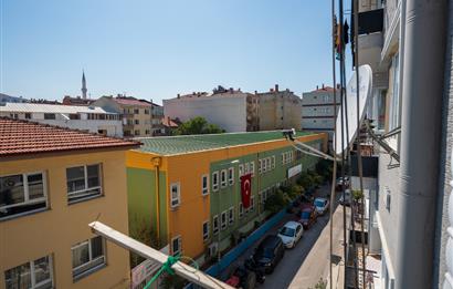 C21 Cius; Şehrin Merkezinde Eşyalı Ara Kat Satılık daire