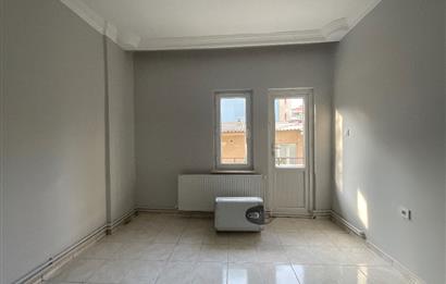 C21 LOCA'DAN BAHÇELİEVLERDE CADDE ÜSTÜ KİRALIK 3+1 DAİRE