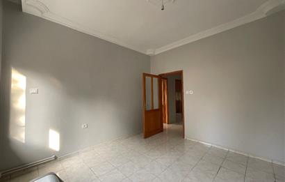 C21 LOCA'DAN BAHÇELİEVLERDE CADDE ÜSTÜ KİRALIK 3+1 DAİRE
