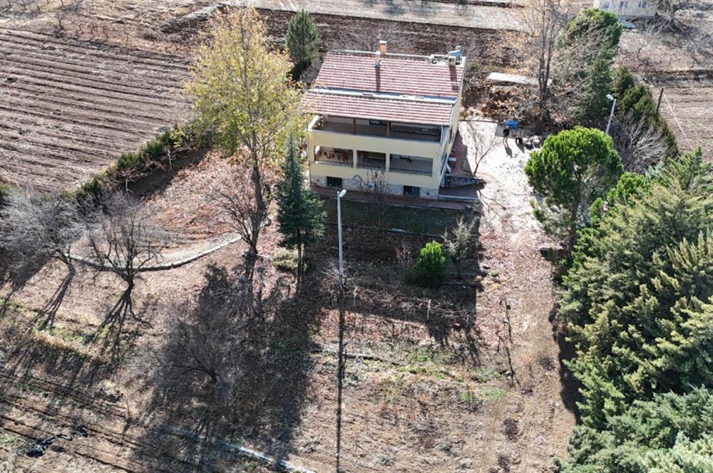 Denizli Acıpayam'da İçinde Üç Katlı Bina Bulunan Satılık Arazi