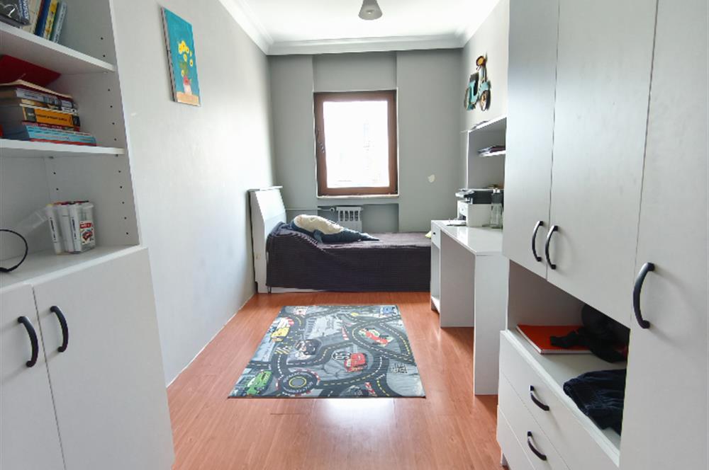 Kadıköy Kozyatağı STFA Blokları'nda Kiralık 4+1 Daire