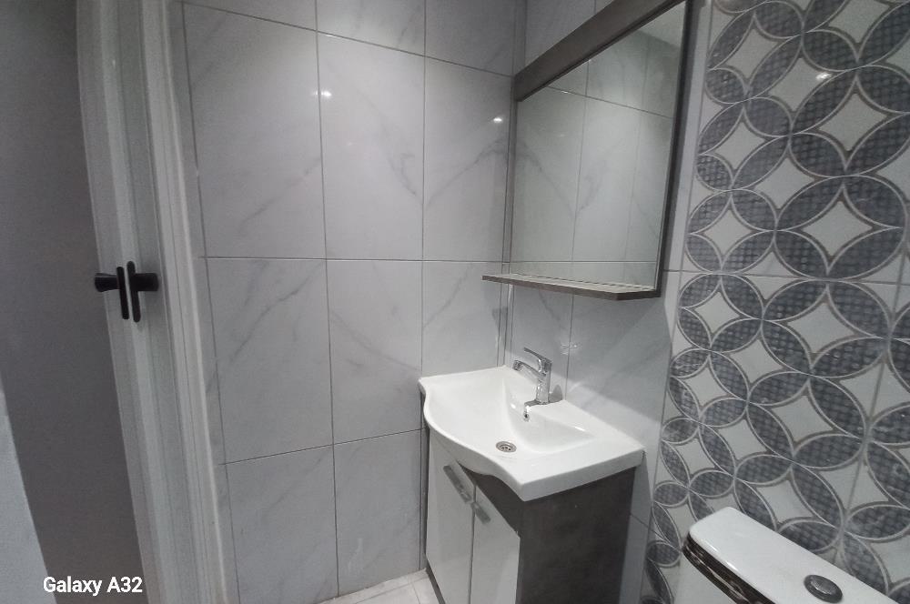 MECIDIYEKOY MEYDAN  CEVAHIR AVM 5 DAKIKA MESAFEDE 2+1 OFIS