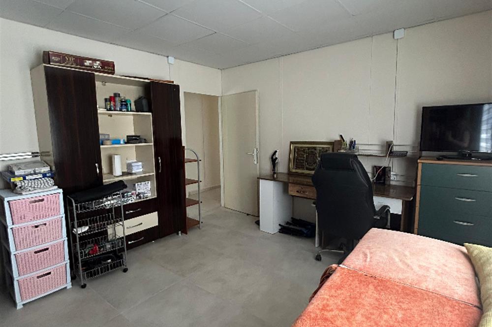 C21 LOCA'DAN İSABET OKULUNUN YAKINIDA PREFABRİK EV VE ARSASI