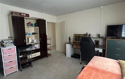 C21 LOCA'DAN İSABET OKULUNUN YAKINIDA PREFABRİK EV VE ARSASI