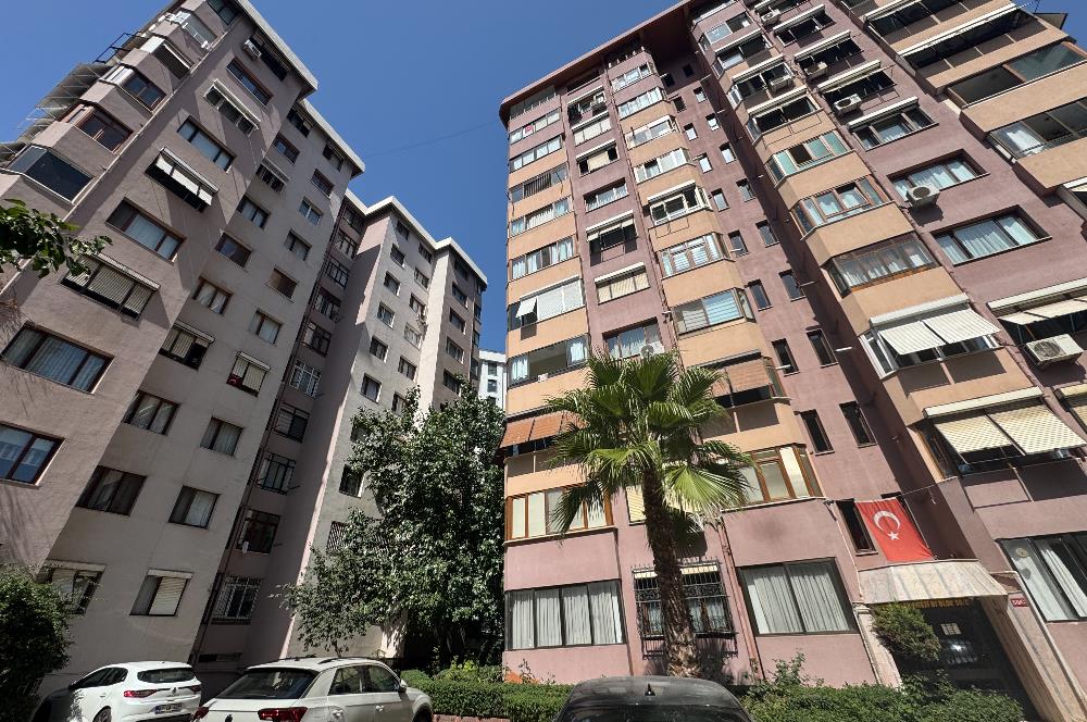 BOSTANCI,ALİ NİHAT TARLAN CAD. GENİŞ ARSAYA SAHİP BİNADA SATILIK