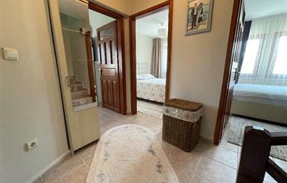 ALTINOVA KIRKENT SİTESİNDE 4+2 BAKIMLI GENİŞ BAHÇELİ VİLLA