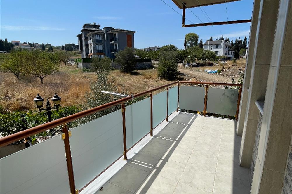 ALTINOVA KIRKENT SİTESİNDE 4+2 BAKIMLI GENİŞ BAHÇELİ VİLLA