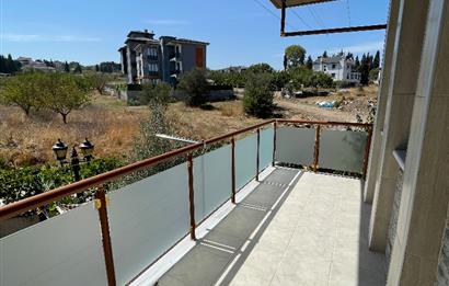 ALTINOVA KIRKENT SİTESİNDE 4+2 BAKIMLI GENİŞ BAHÇELİ VİLLA