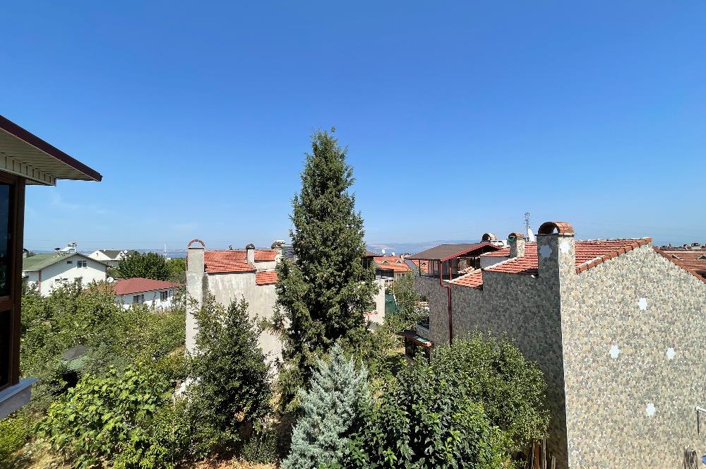 ALTINOVA KIRKENT SİTESİNDE 4+2 BAKIMLI GENİŞ BAHÇELİ VİLLA