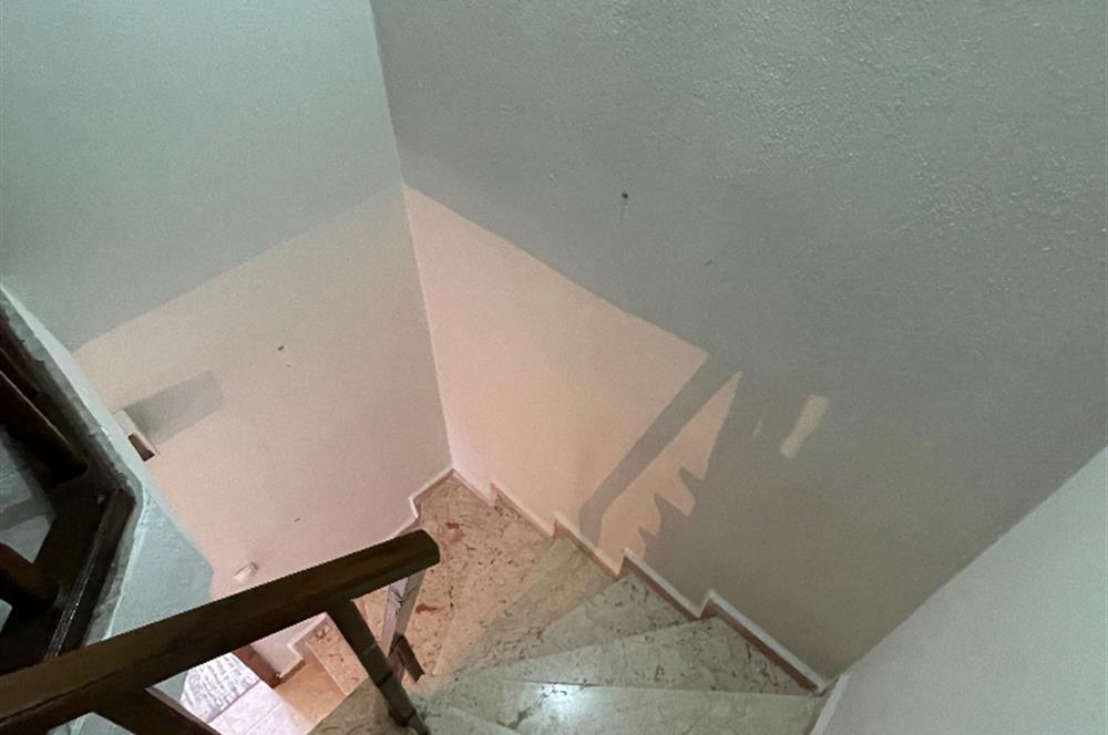 ALTINOVA KIRKENT SİTESİNDE 4+2 BAKIMLI GENİŞ BAHÇELİ VİLLA