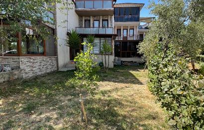 ALTINOVA KIRKENT SİTESİNDE 4+2 BAKIMLI GENİŞ BAHÇELİ VİLLA