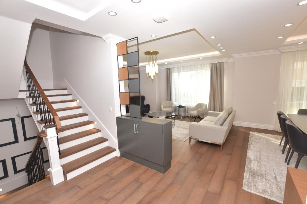 Zekeriyaköy de özel mimari dekorasyonlu satılık 5+1 eşyalı villa