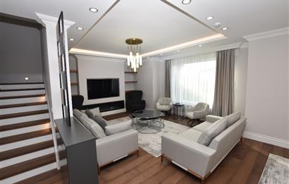 Zekeriyaköy de özel mimari dekorasyonlu satılık 5+1 eşyalı villa