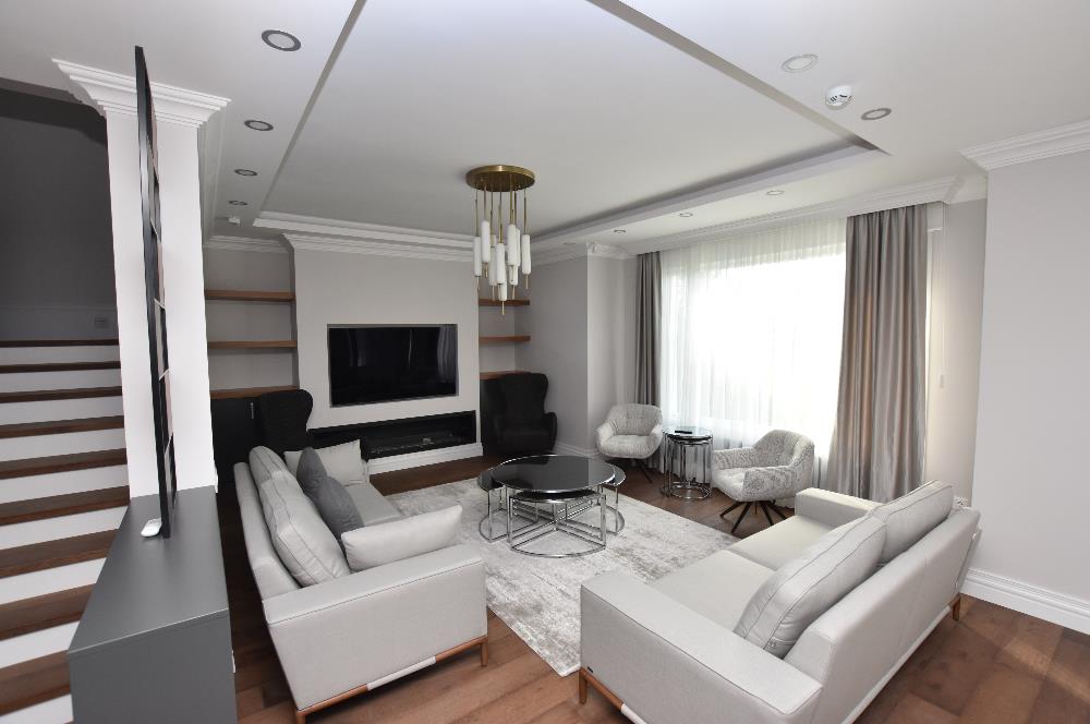 Zekeriyaköy de özel mimari dekorasyonlu satılık 5+1 eşyalı villa