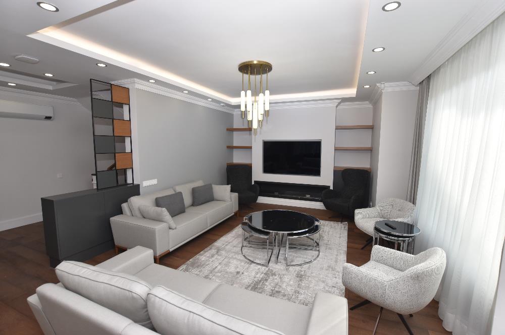 Zekeriyaköy de özel mimari dekorasyonlu satılık 5+1 eşyalı villa